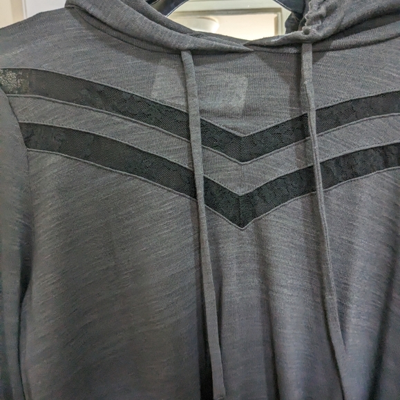 Torrid Plus Size Super Soft Plush Lace Inset Hoodie Top - Size 0 - Picture 7 of 9